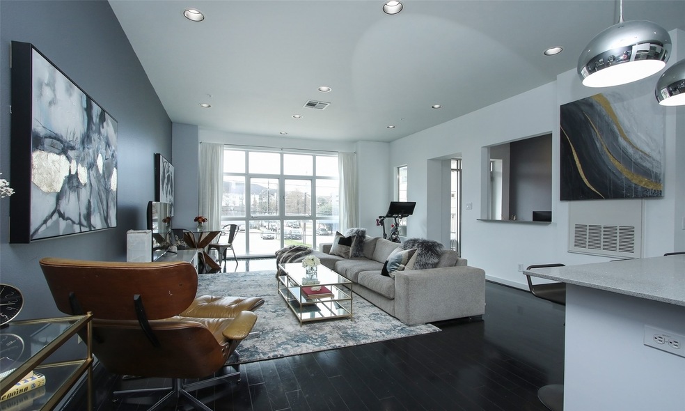 Light and bright Midtown condo, walking distance t