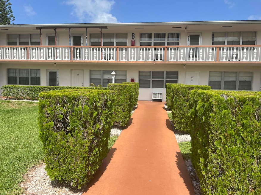 41 Cambridge B, West Palm Beach, FL 33417 - photo 1