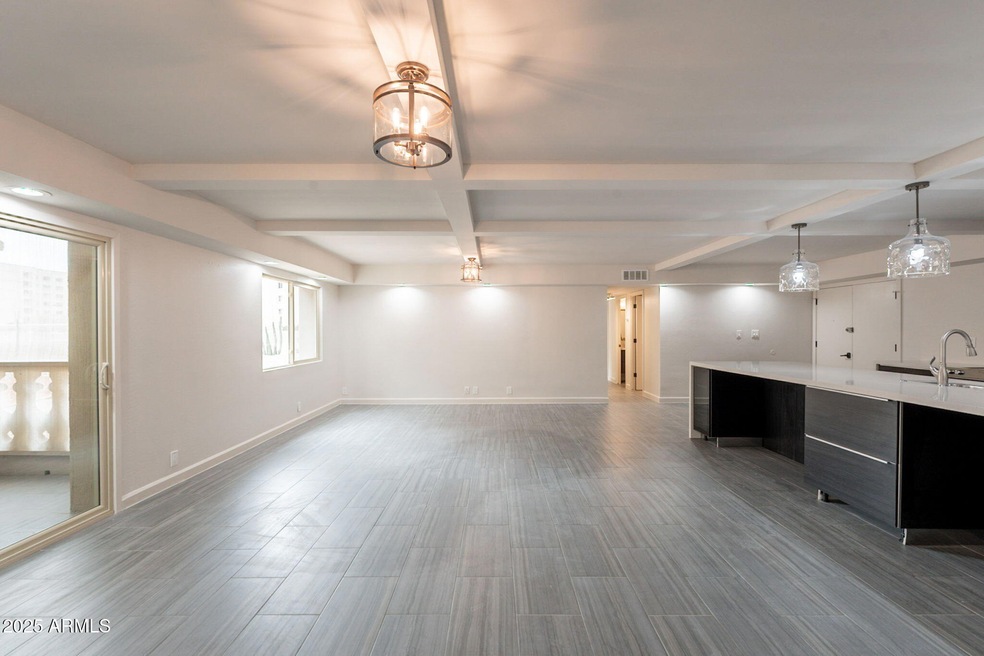 13-web-or-mls-Camelback-13