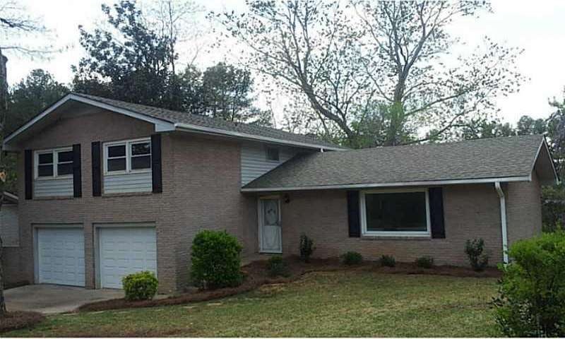 Exterior Front. 4 Sided Brick Split Level. 3 Livin