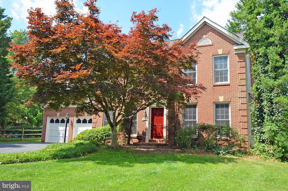 15470 Waters Creek Dr, Centreville, VA 20120 - photo 1