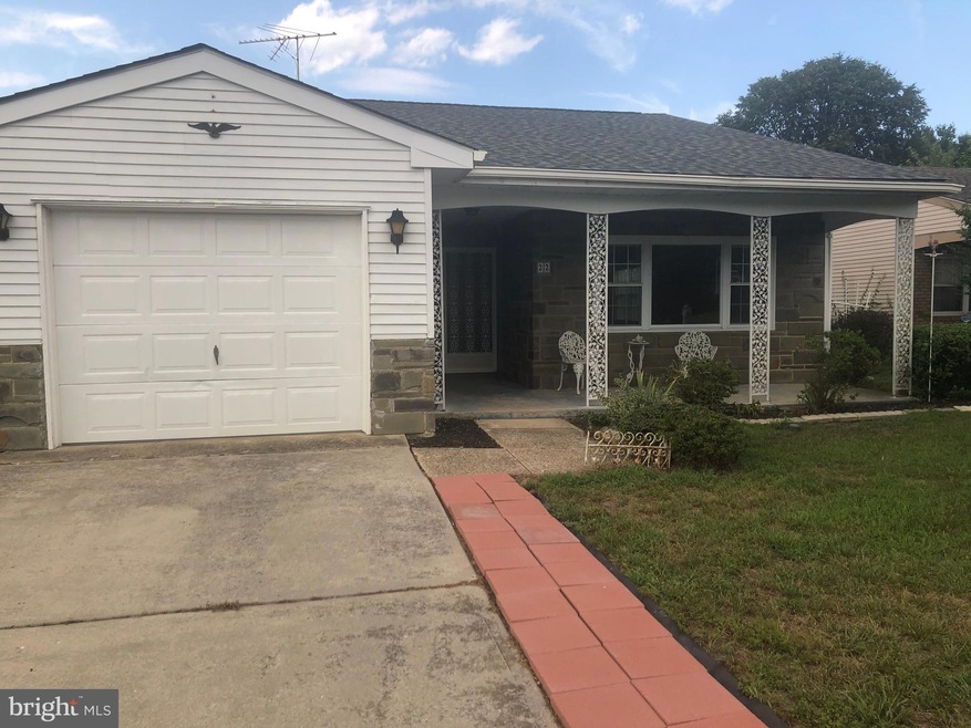22 Thornbury Place, Southampton, NJ 08088 - photo 1