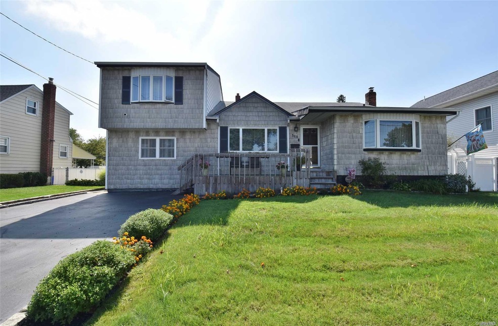 508 Heathcote Rd, Lindenhurst, NY 11757 - photo 1