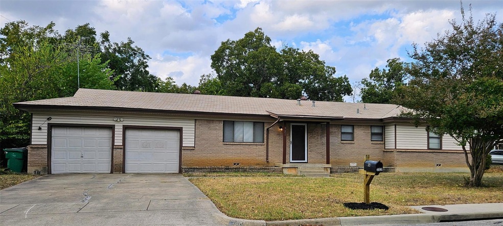 321 Patricia Ln, Bedford, TX 76022 - photo 1