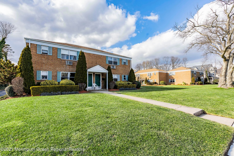 728 Greens Ave.