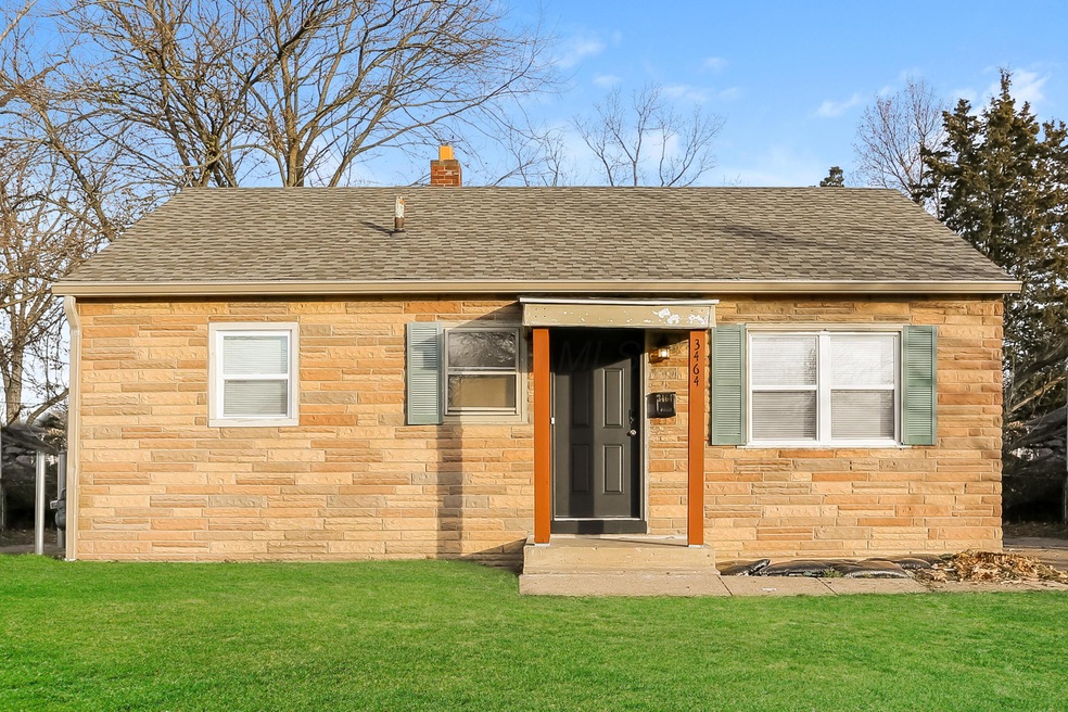 017-photo-front-view-13368818