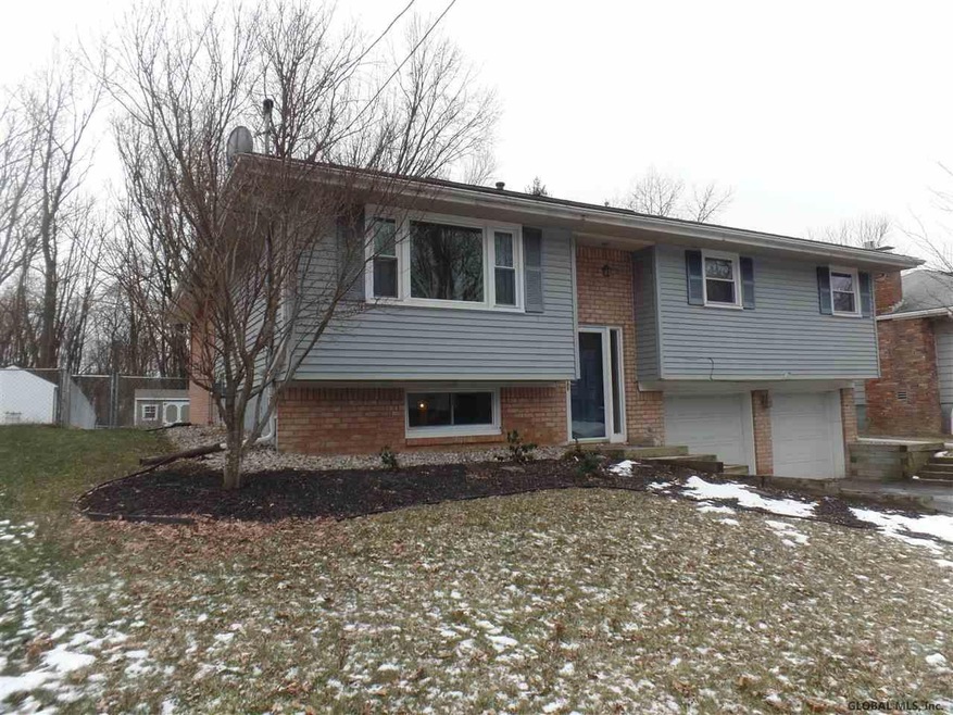 18 Chestnut Ct, Rensselaer, NY 12144 - photo 1