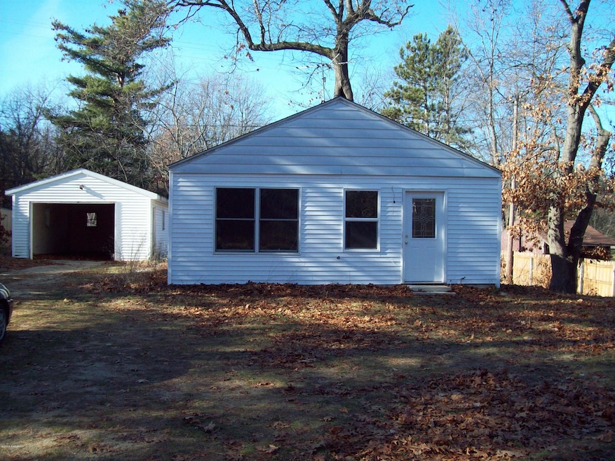 9124 Oakland Dr, Portage, MI 49024 - photo 1