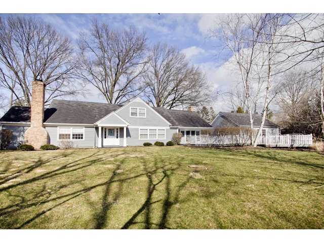 6347 Plesenton Dr, Worthington, OH 43085 - photo 1