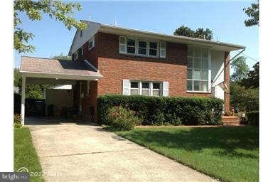 1831 Deer Dr, McLean, VA 22101 - photo 1