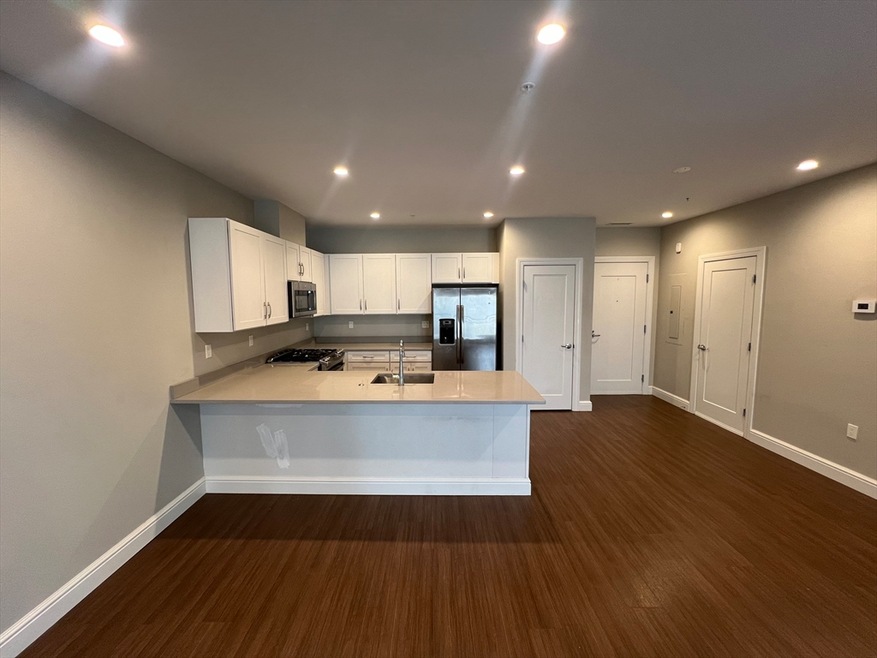 175 North Ave unit 304, Wakefield, MA 01880 - photo 1