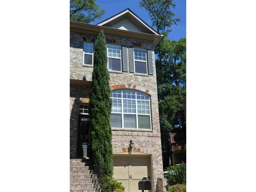 End-Unit Townhome in Gated Brookhaven/Buckhead Riv