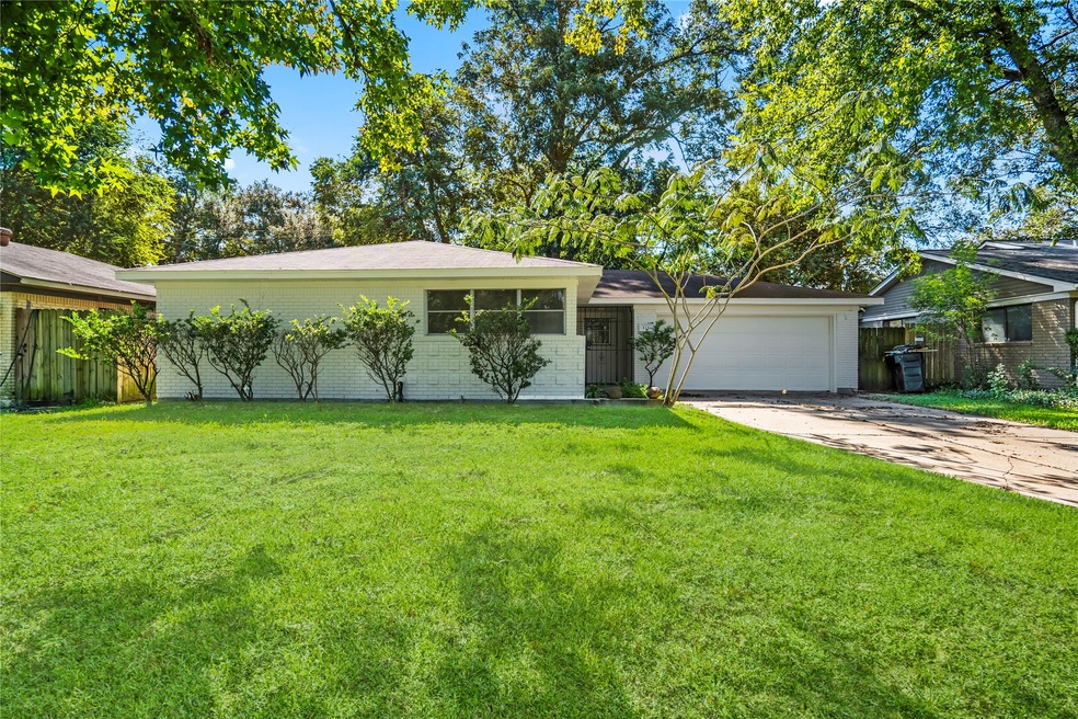 815 Helms Rd, Houston, TX 77088 - photo 1