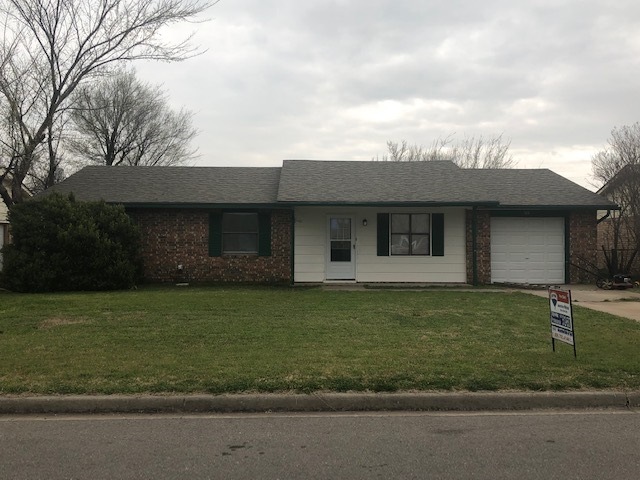 110 E B Ave, Cache, OK 73527 - photo 1