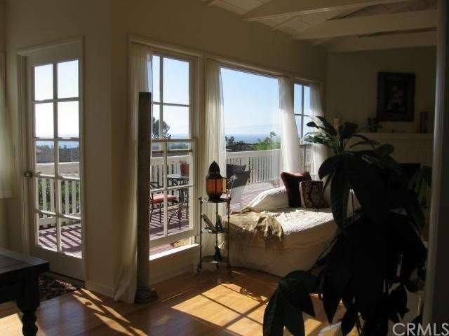 Living Room with Deck and UNOBSTRUCTED OCEAN VIEW!