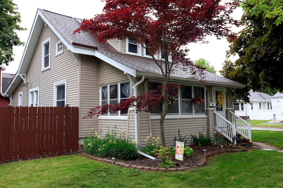 233 Dexter Front