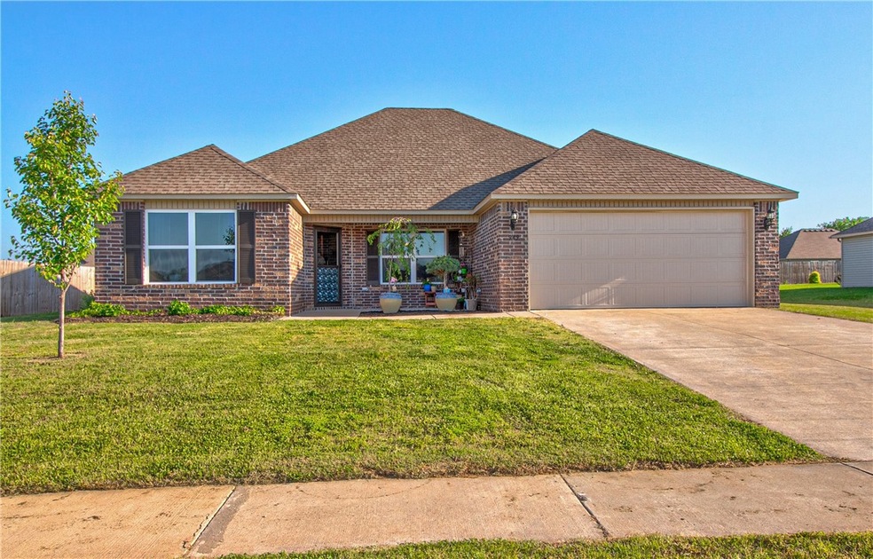 949 Ethan James St, Elkins, AR 72727 - photo 1