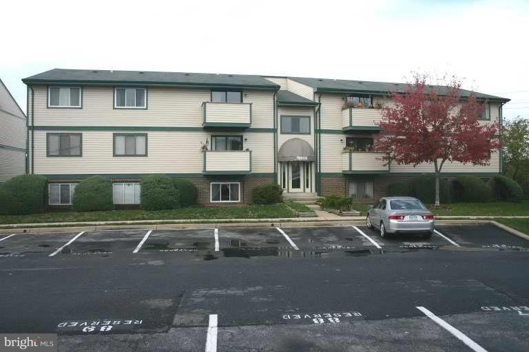 19609 Gunners Branch Rd, Germantown, MD 20876 - photo 1