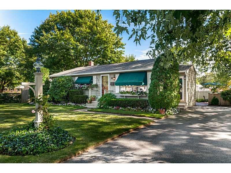 24 Deerfield Dr, Warwick, RI 02886 - photo 1