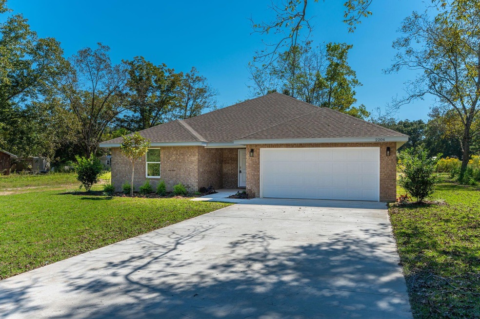 2206 3rd Ave, Crestview, FL 32536 - photo 1