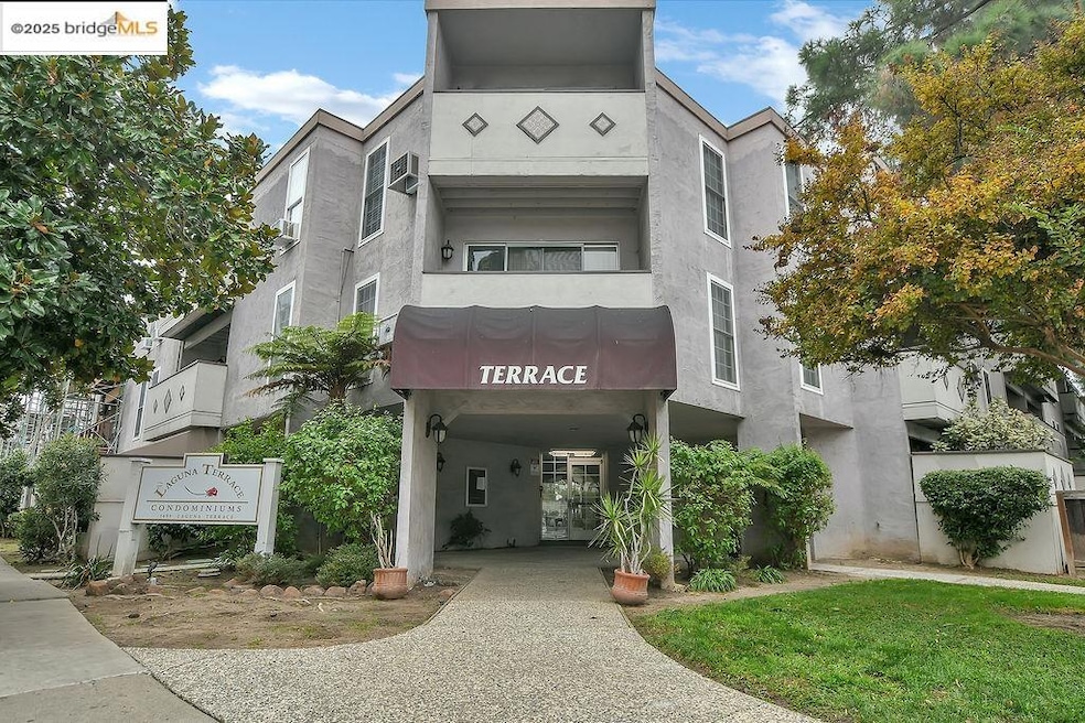Laguna Terrace Apartments unit 311, Concord, CA 94520 - photo 1