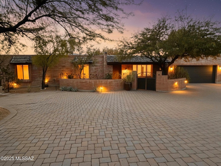 830 E Via Lucitas, Tucson, AZ 85718 - photo 1