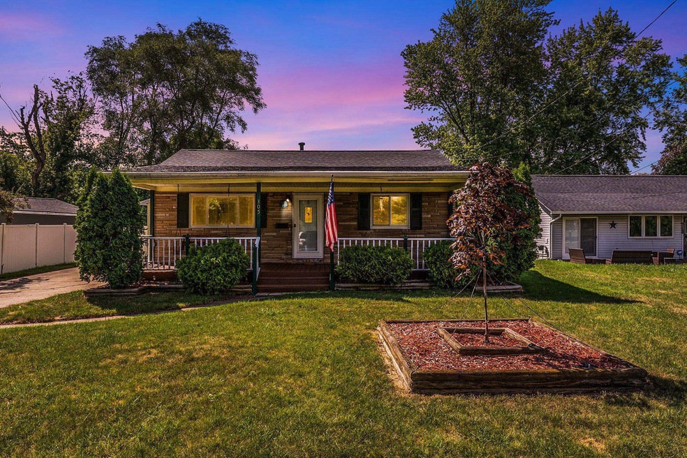 305 Chestnut St, Flushing, MI 48433 - photo 1