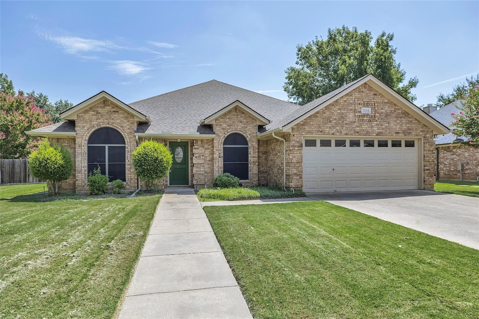 7004 Lonesome Oaks Dr, North Richland Hills, TX 76182 - photo 1