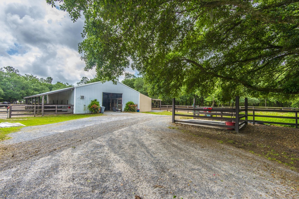 Driveway to main barn