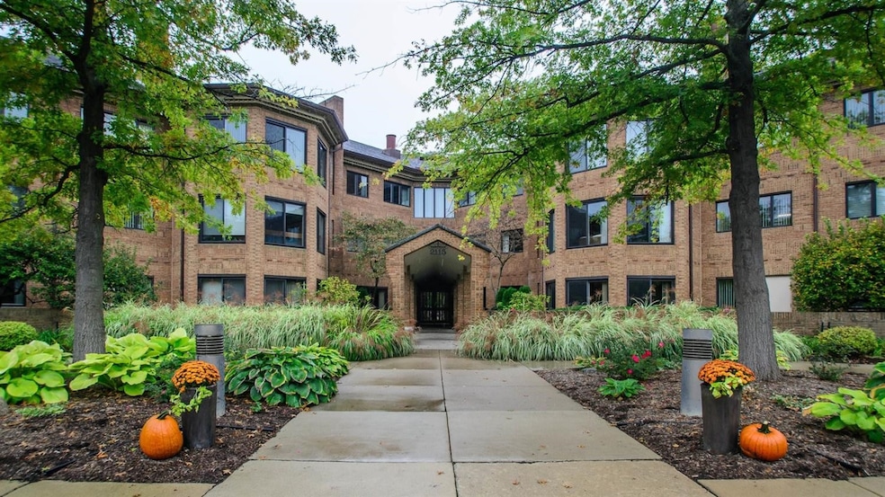 Nature Cove unit 103, Ann Arbor, MI 48104 - photo 1