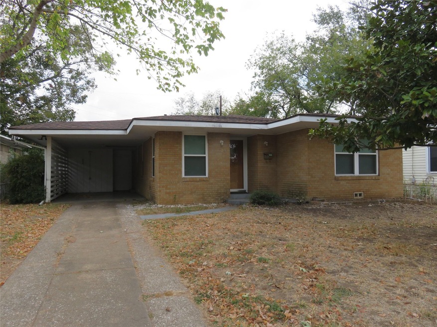 725 W Bullock St, Denison, TX 75020 - photo 1