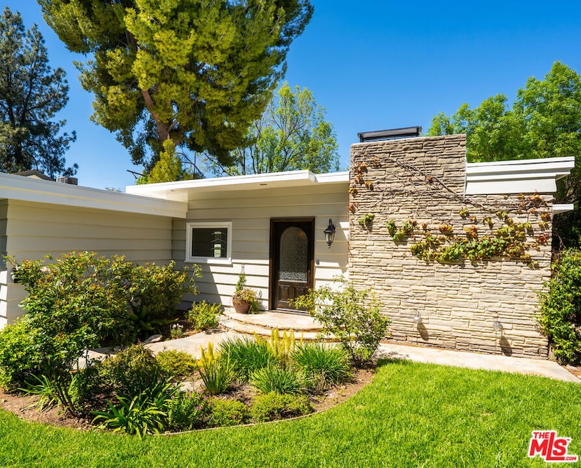 22125 Avenue Morelos, Woodland Hills, CA 91364 - photo 1