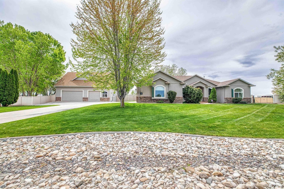 27607 Petolla Rd, Wilder, ID 83676 - photo 1