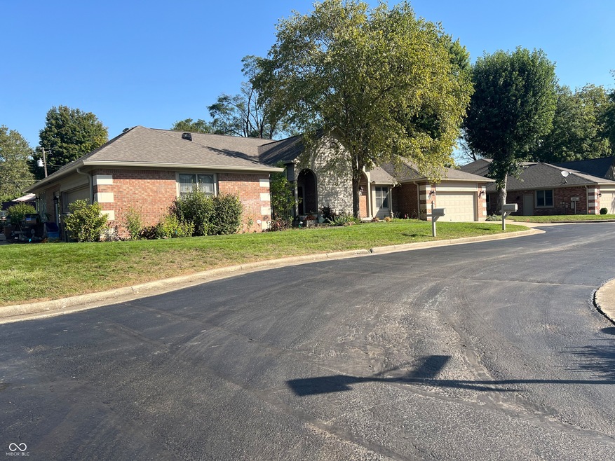 206 Stonegate Ln unit A, Indianapolis, IN 46227 - photo 1