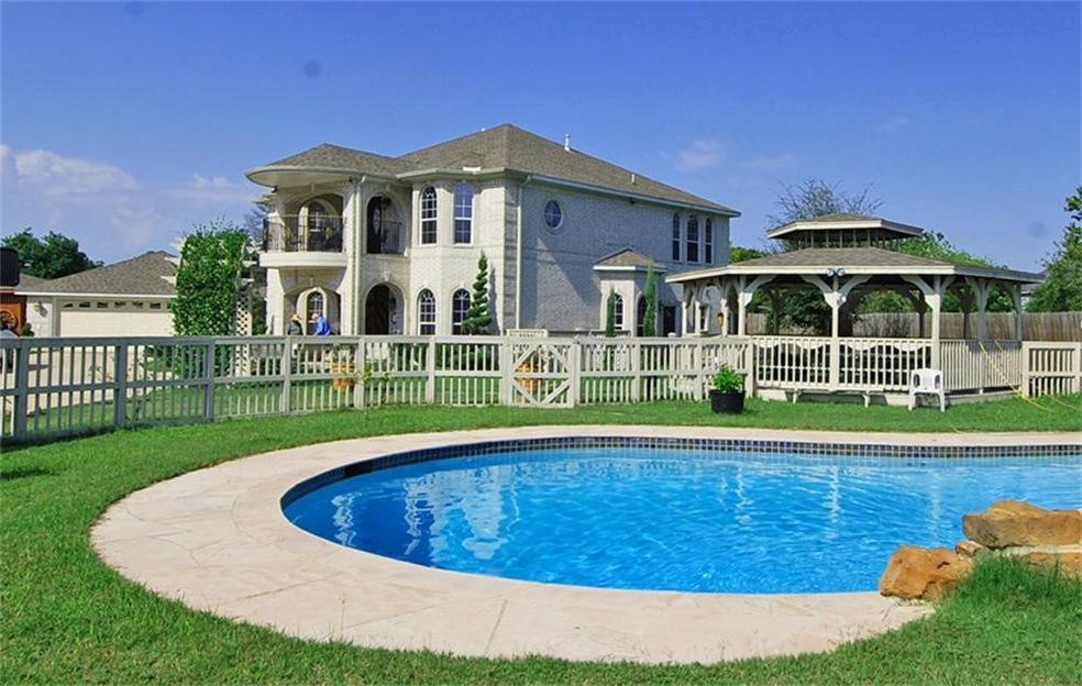 3950 Victory Dr, Houston, TX 77088 - photo 1