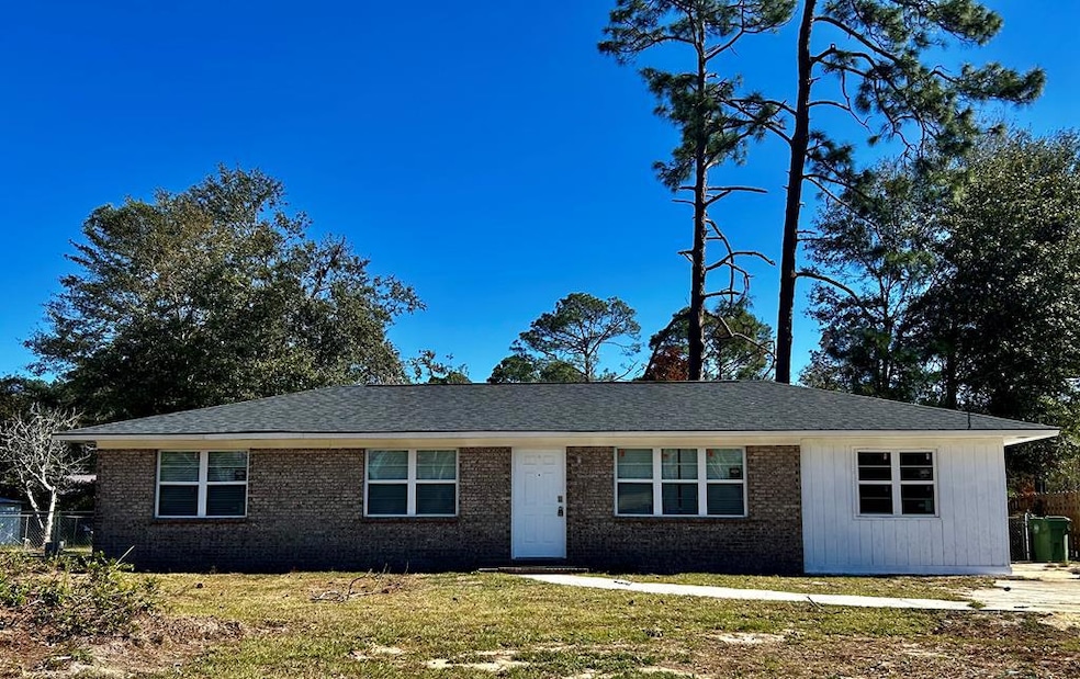 185 S Cromartie St, Hazlehurst, GA 31539 - photo 1