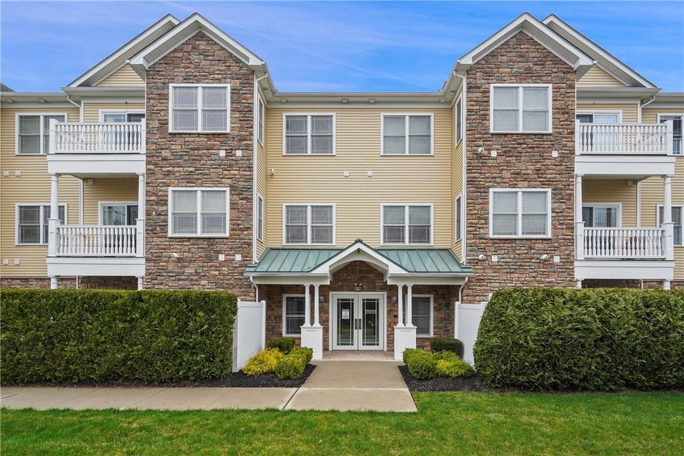 1307 Views Way unit 307, Pomona, NY 10970 - photo 1