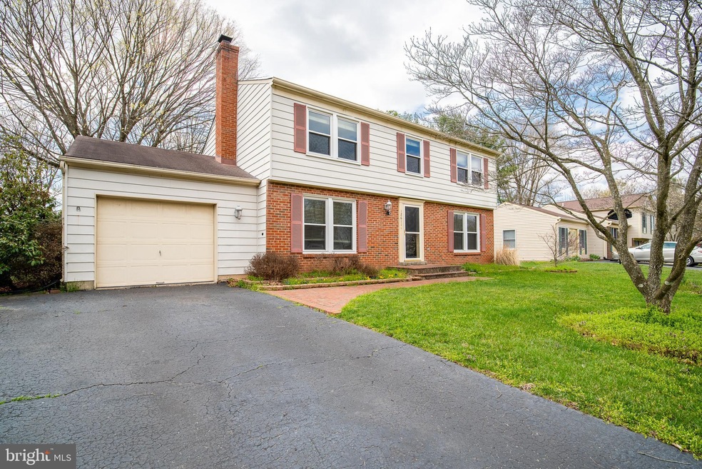 12611 Etruscan Dr, Herndon, VA 20171 - photo 1