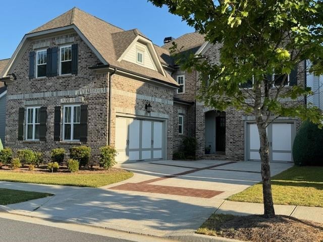 View of front of home featuring a front yard and a