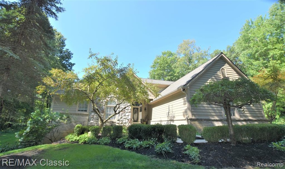 6070 Rosewood Pkwy unit 50, White Lake, MI 48383 - photo 1