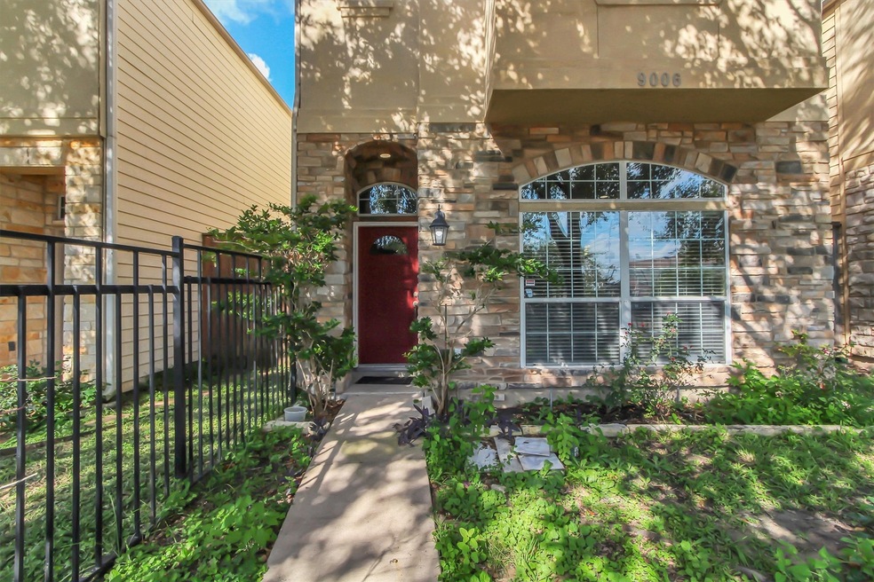 Nice entrance with metal gate from Lakes at 610 Dr