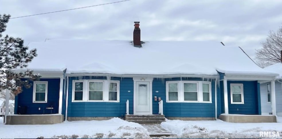 2133 N Division St, Davenport, IA 52804 - photo 1