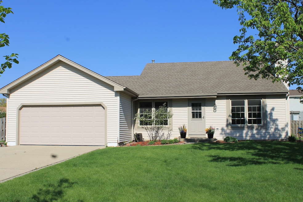 1125 Windslow Cir, Crystal Lake, IL 60014 - photo 1