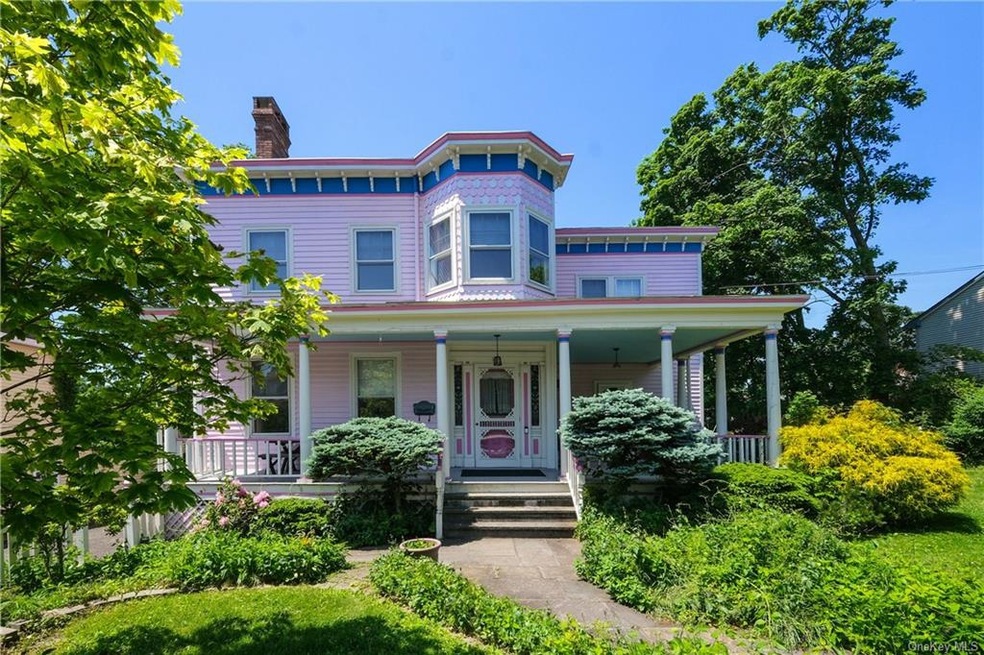 Victorian home with curb appeal!