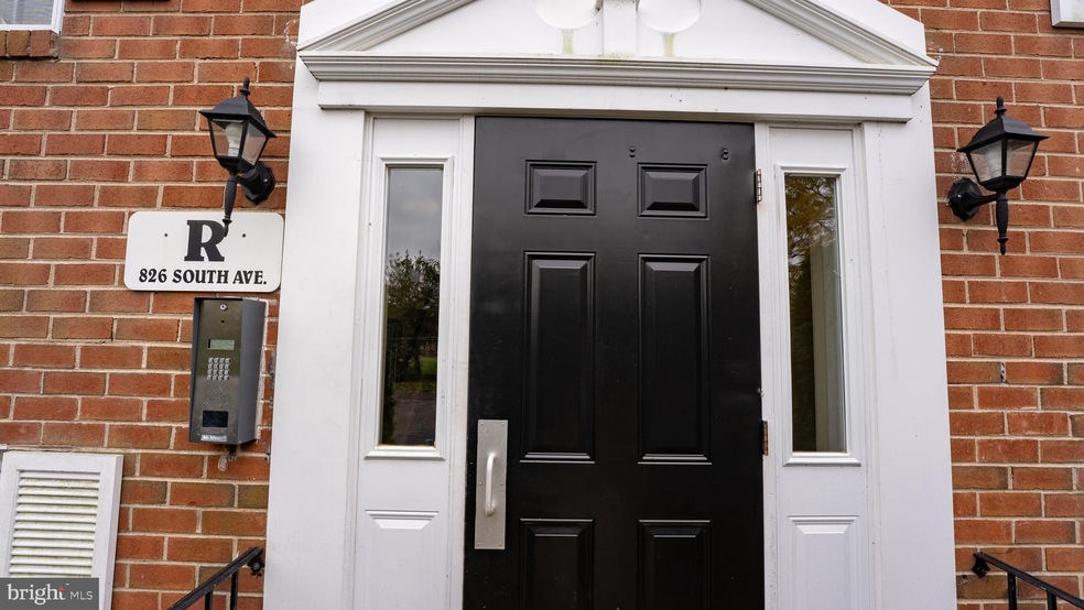 826 South Ave unit R11, Secane, PA 19018 - photo 1