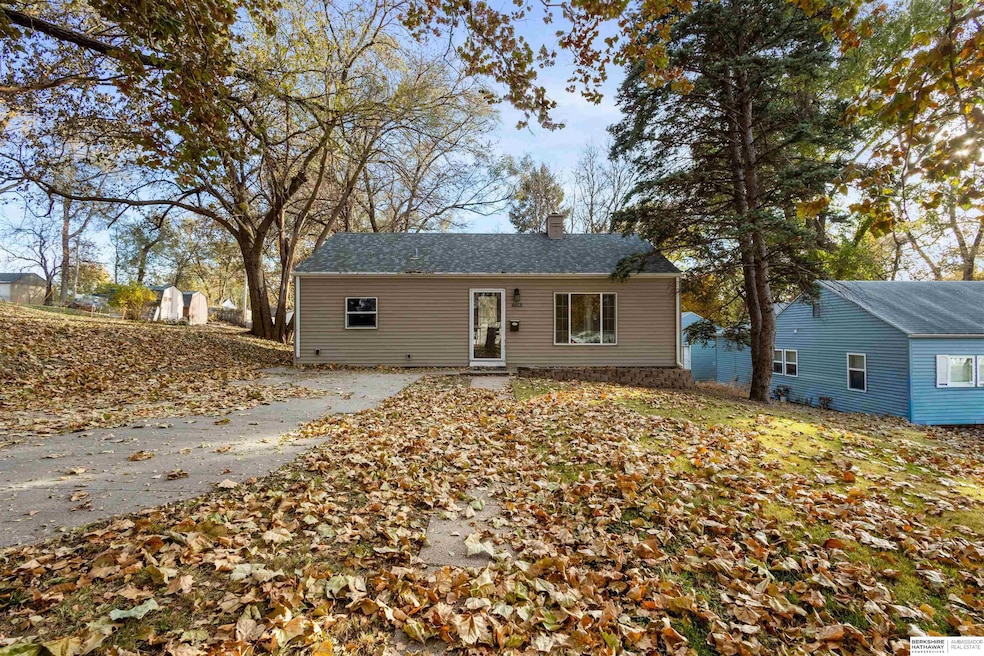6615 Charles St, Omaha, NE 68132 - photo 1