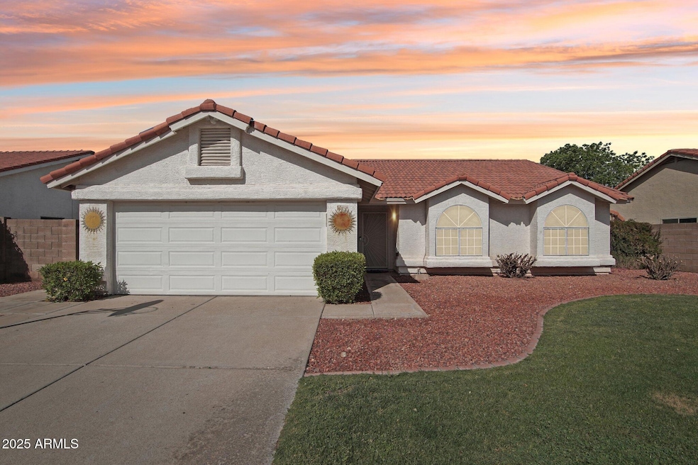3528 N CRYSTAL LN