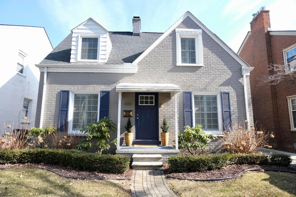 430 Fisher Rd, Grosse Pointe Farms, MI 48230 - photo 1