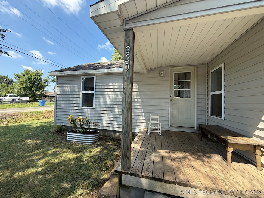 220 E Audd Ave, Checotah, OK 74426 - photo 1