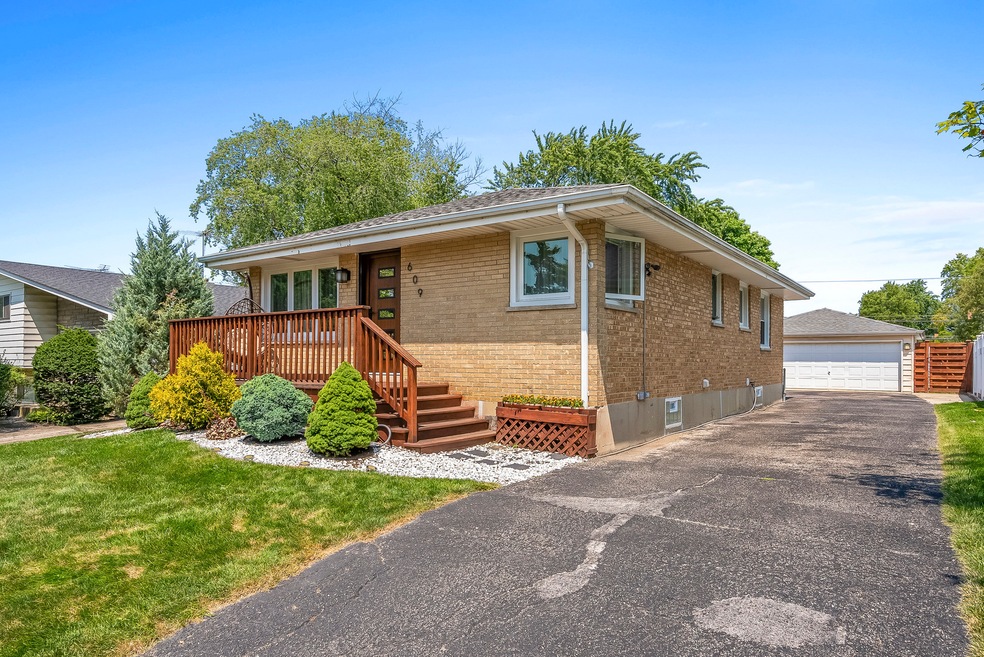 609 W Gladys Ave, Elmhurst, IL 60126 - photo 1